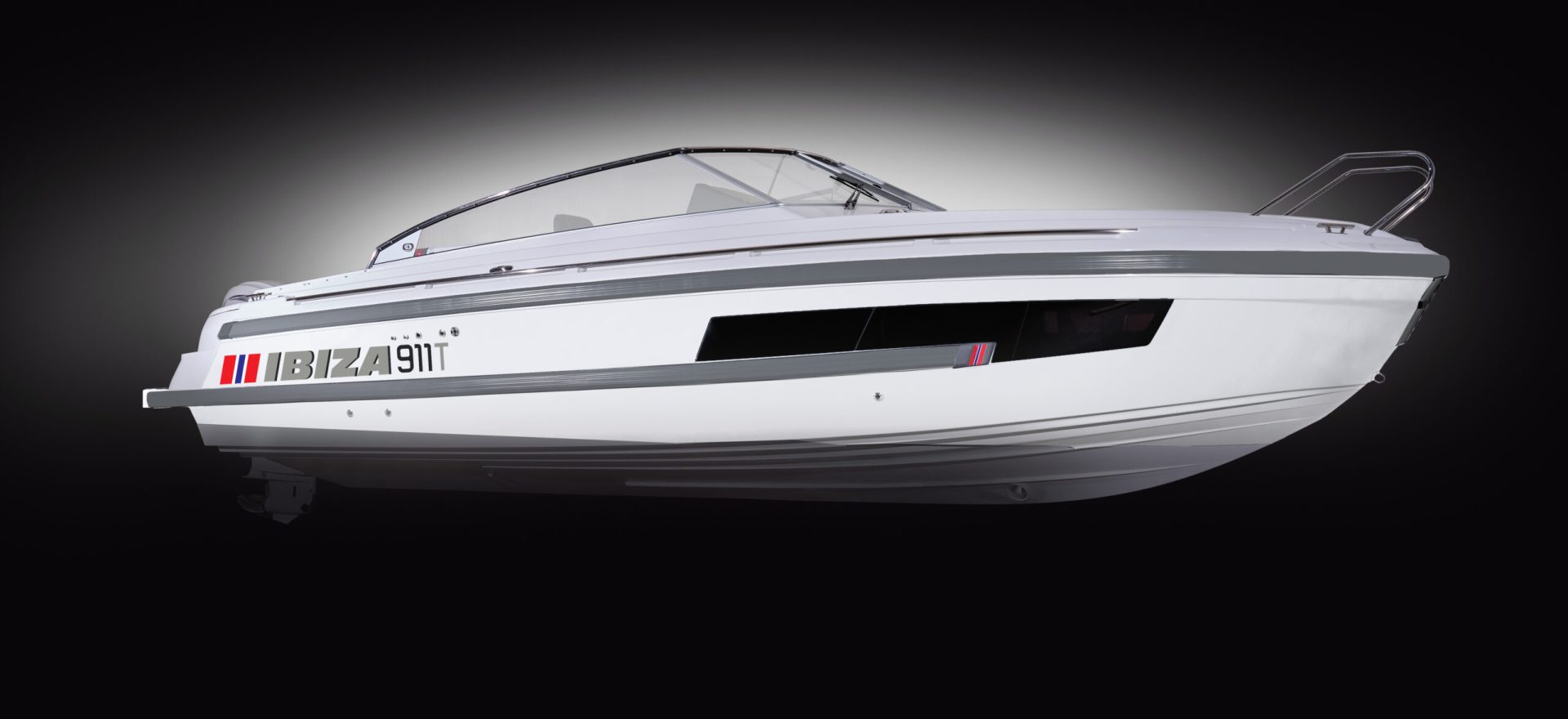 Hvitt motorbåt Ibiza 911T på grå bakgrunn.